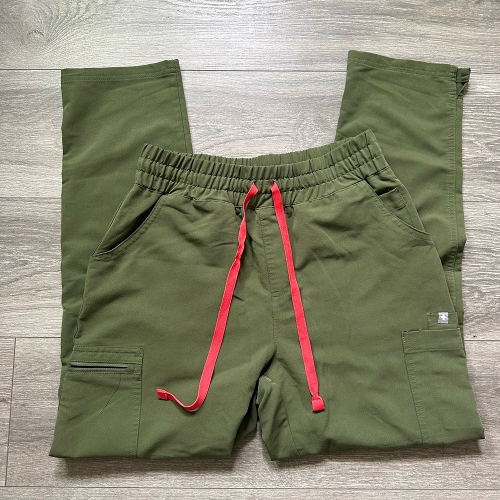 Figs scrub pants- PETITE